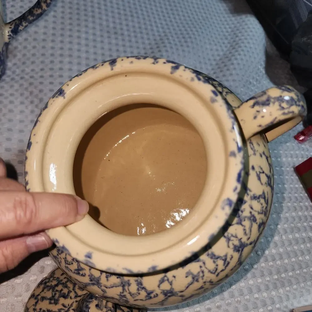 ROSEVILLE OHIO SPONGEWARE POTTERY BEAN POT